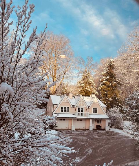 Photo of 37 Bisbee Lane, Bedford Hills, NY 10507 (MLS # 966788)