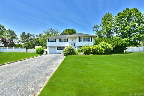 Homes For Sale - 44 Peppermint Road<br/> Suffolk County, Commack, NY 11725