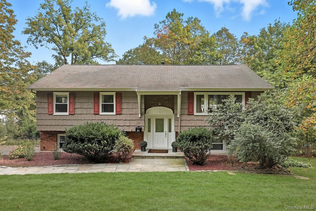 Photo of 37 Tulip Road, Briarcliff Manor, NY 10510 (MLS # 921727)