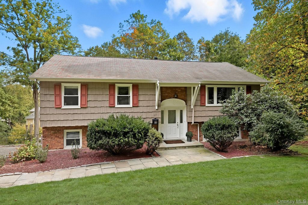 Photo of 37 Tulip Road, Briarcliff Manor, NY 10510 (MLS # 921727)