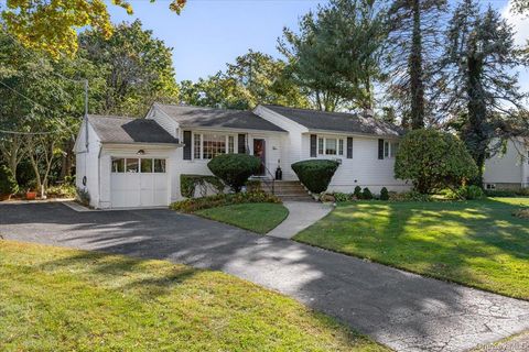 2 Flower Hill Lane Bay Shore NY 11706
