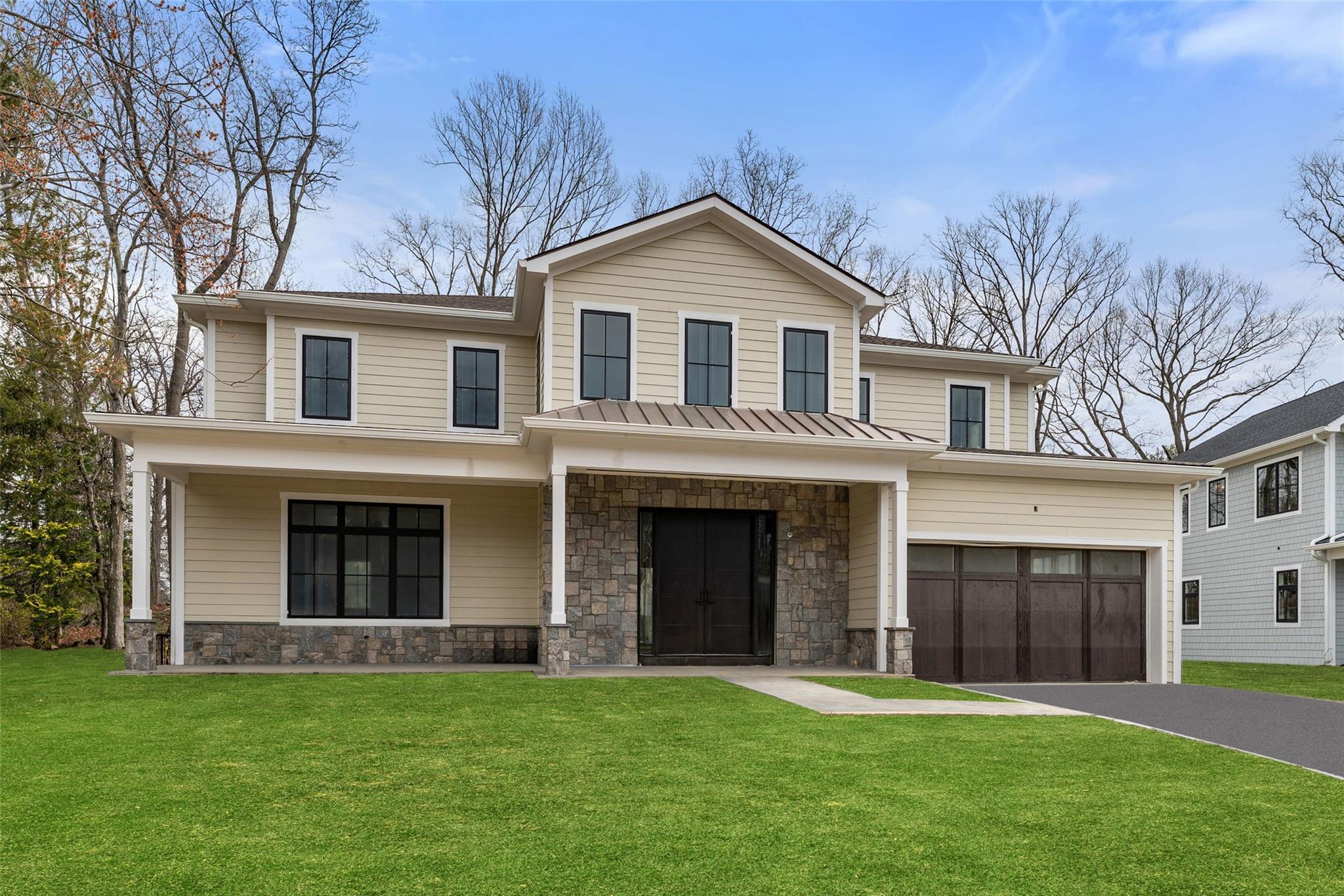 Aspen Road, Scarsdale, New York - 6 Bedrooms  
7 Bathrooms  
11 Rooms - 