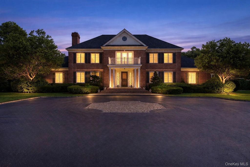 Photo of 10 Colonial Drive, Upper Brookville, NY 11545 (MLS # 977871)