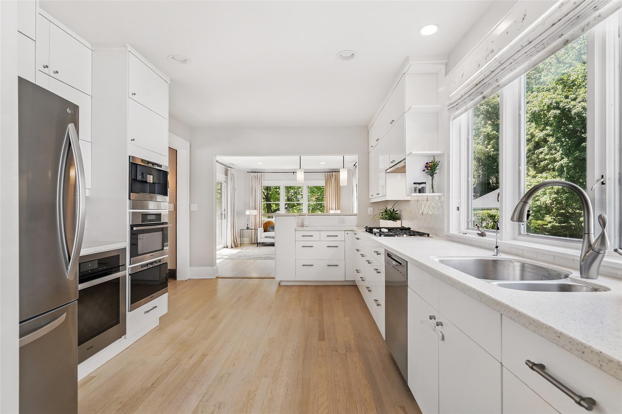 40 Mayhew Avenue, Larchmont, New York image 12