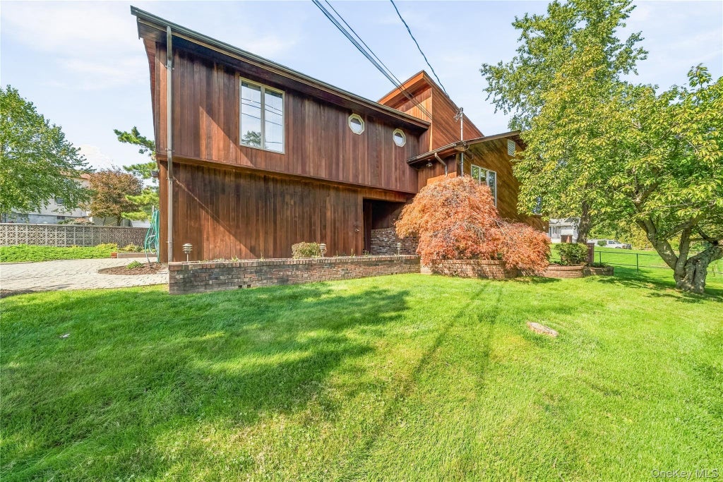 Photo of 102 Neptune Drive, Monroe, NY 10950 (MLS # 1056448)