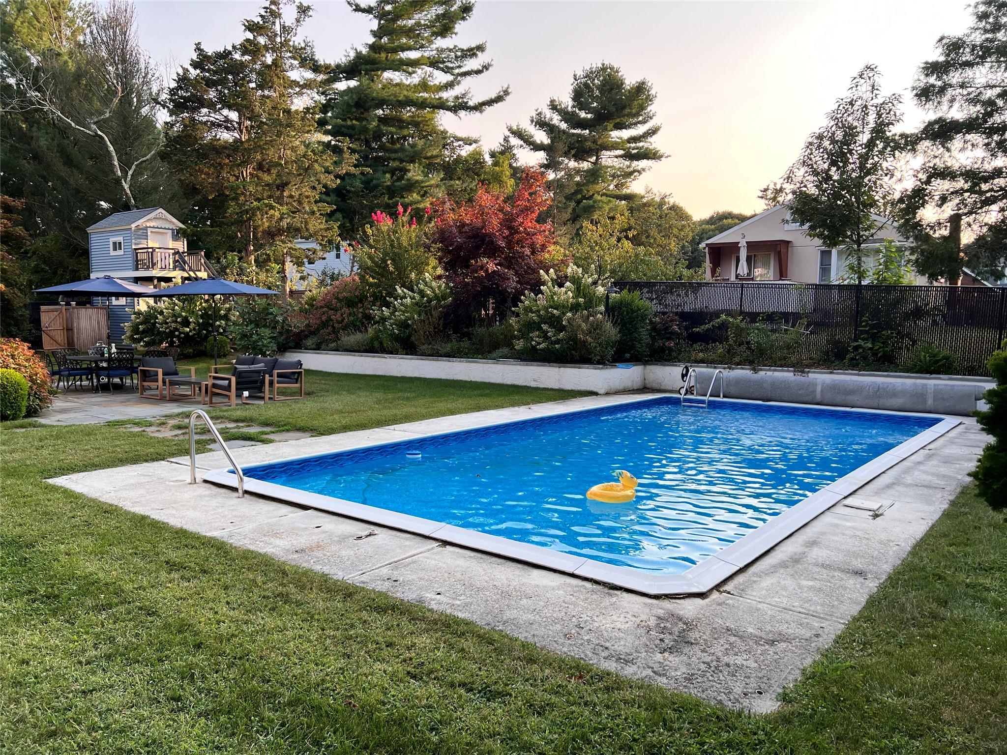Rental Property at Stars Road, East Marion, Hamptons, NY - Bedrooms: 3 
Bathrooms: 2  - $6,000 MO.