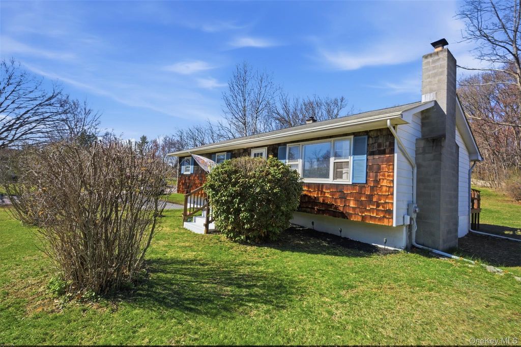 Photo of 7 Woodland Circle, Hyde Park, NY 12538 (MLS # 985807)