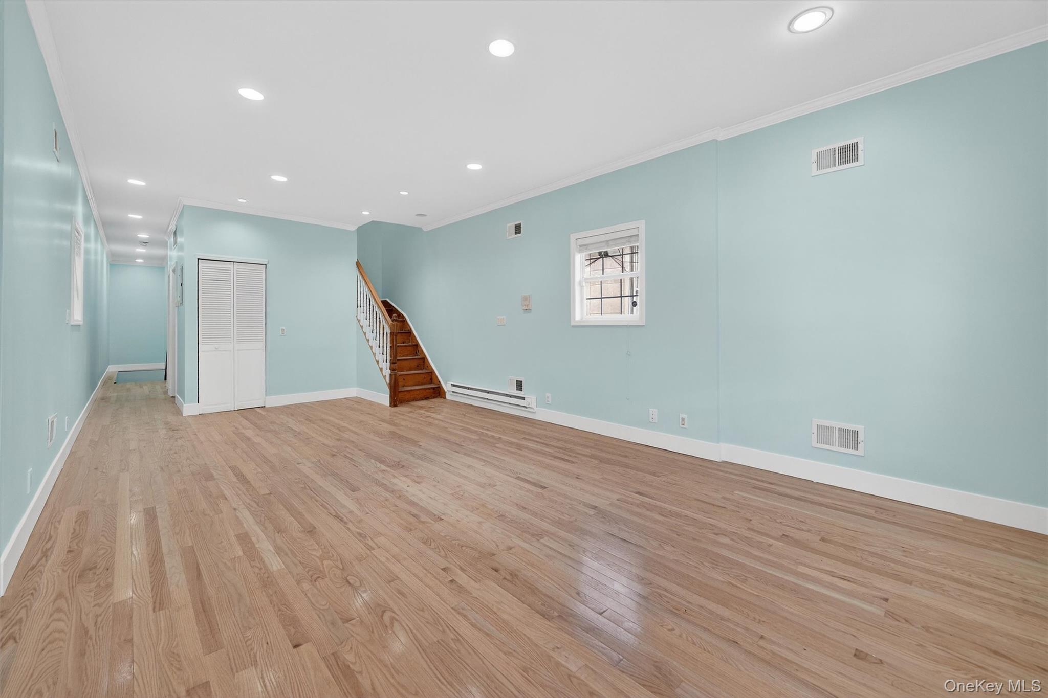 636 Throggs Neck Expressway