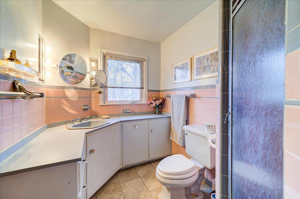 Newburgh, New York 12550, United States, 3 Bedrooms Bedrooms, ,2 BathroomsBathrooms,Residential,Active,110542