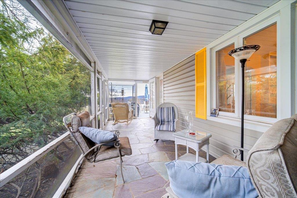 Newburgh, New York 12550, United States, 3 Bedrooms Bedrooms, ,2 BathroomsBathrooms,Residential,Active,110542