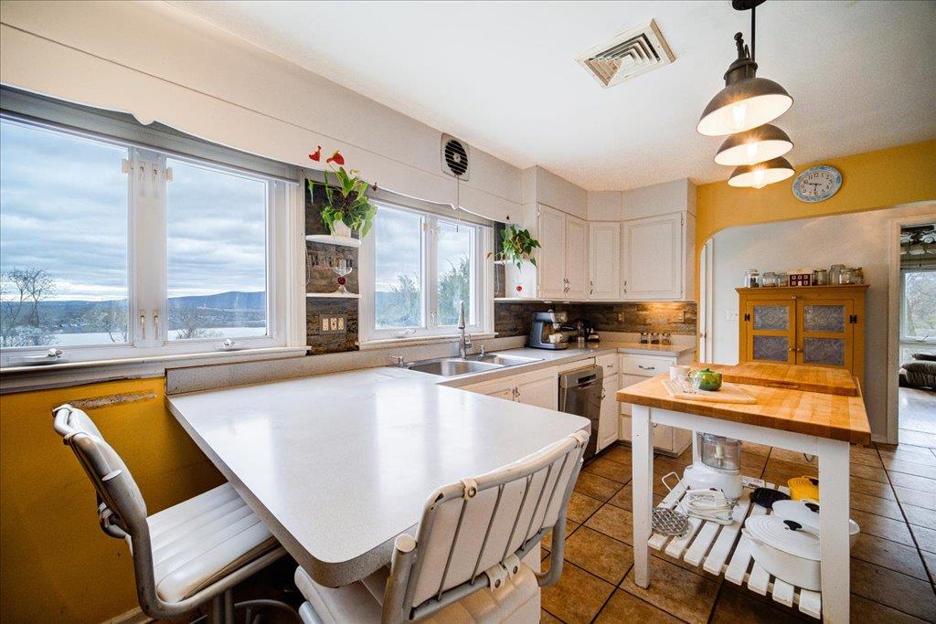 Newburgh, New York 12550, United States, 3 Bedrooms Bedrooms, ,2 BathroomsBathrooms,Residential,Active,110542