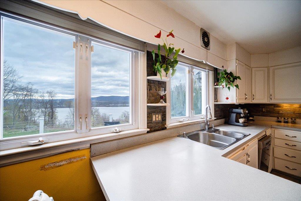 Newburgh, New York 12550, United States, 3 Bedrooms Bedrooms, ,2 BathroomsBathrooms,Residential,Active,110542