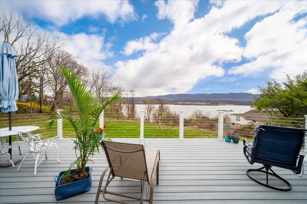 Newburgh, New York 12550, United States, 3 Bedrooms Bedrooms, ,2 BathroomsBathrooms,Residential,Active,110542