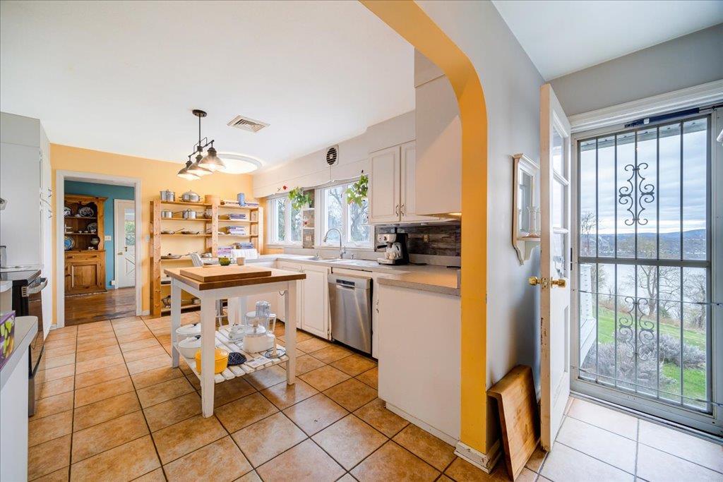 Newburgh, New York 12550, United States, 3 Bedrooms Bedrooms, ,2 BathroomsBathrooms,Residential,Active,110542