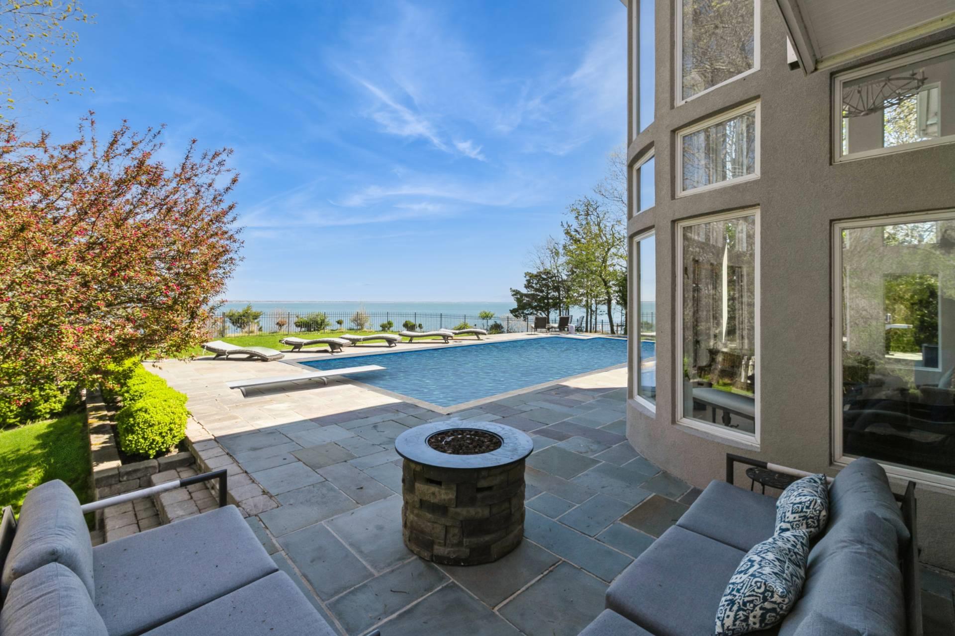 Red Cedar Point Road, Hampton Bays, Hamptons, NY - 4 Bedrooms  
4 Bathrooms - 