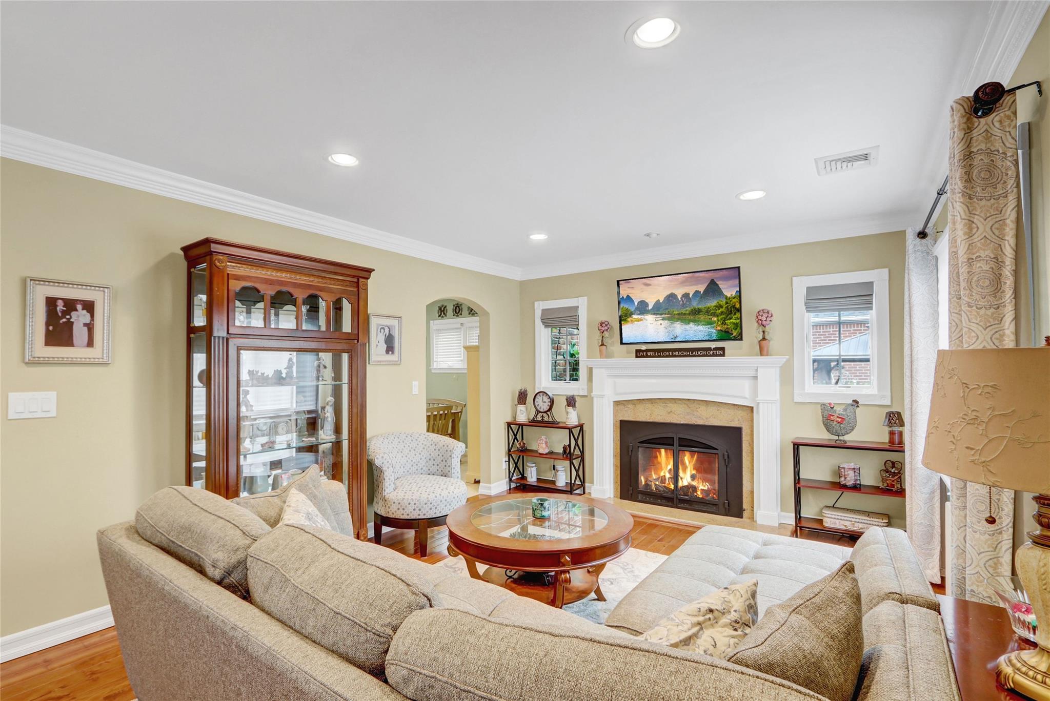 17 Cedar Drive, Farmingdale, New York image 4