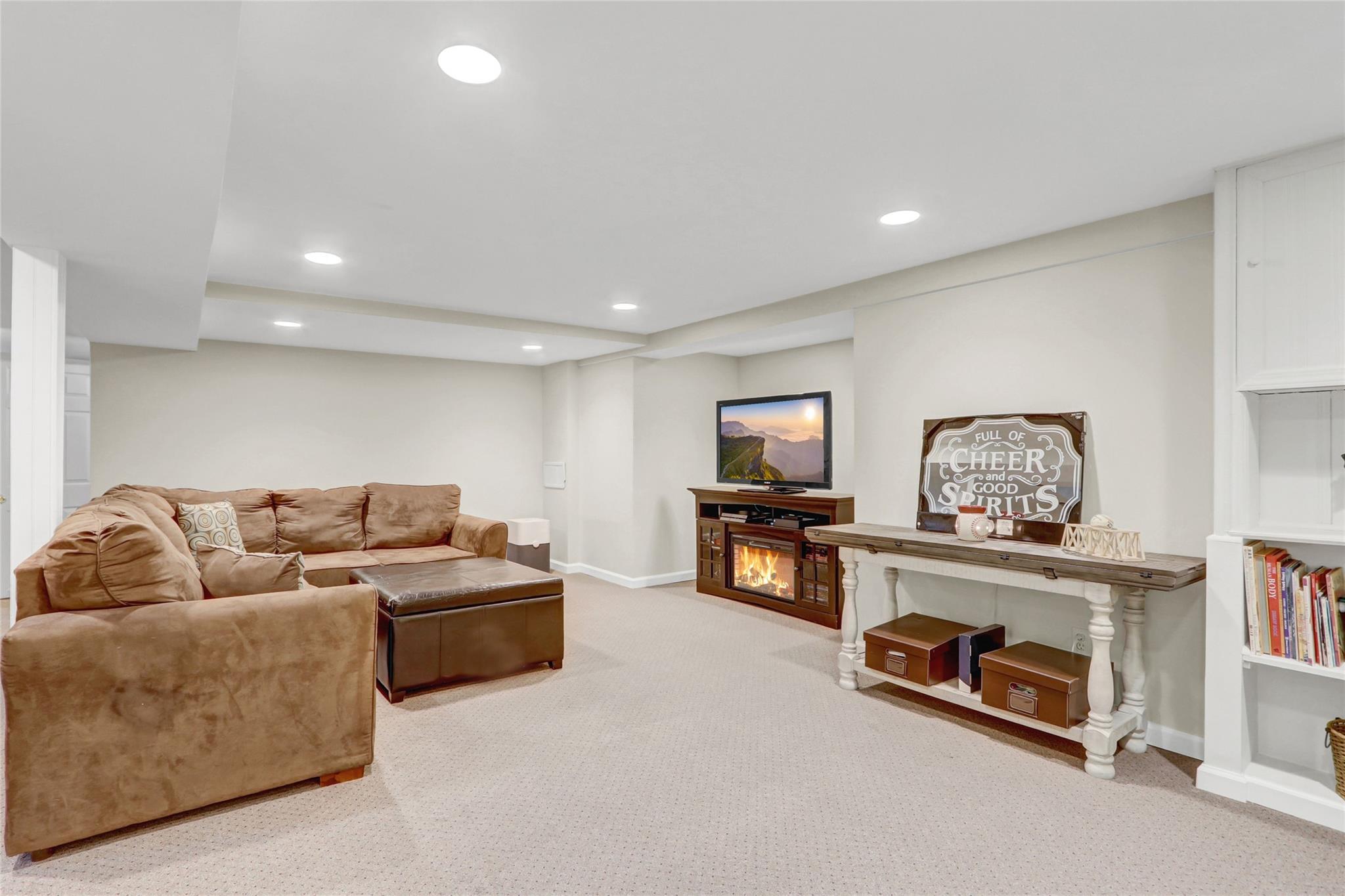 17 Cedar Drive, Farmingdale, New York image 25