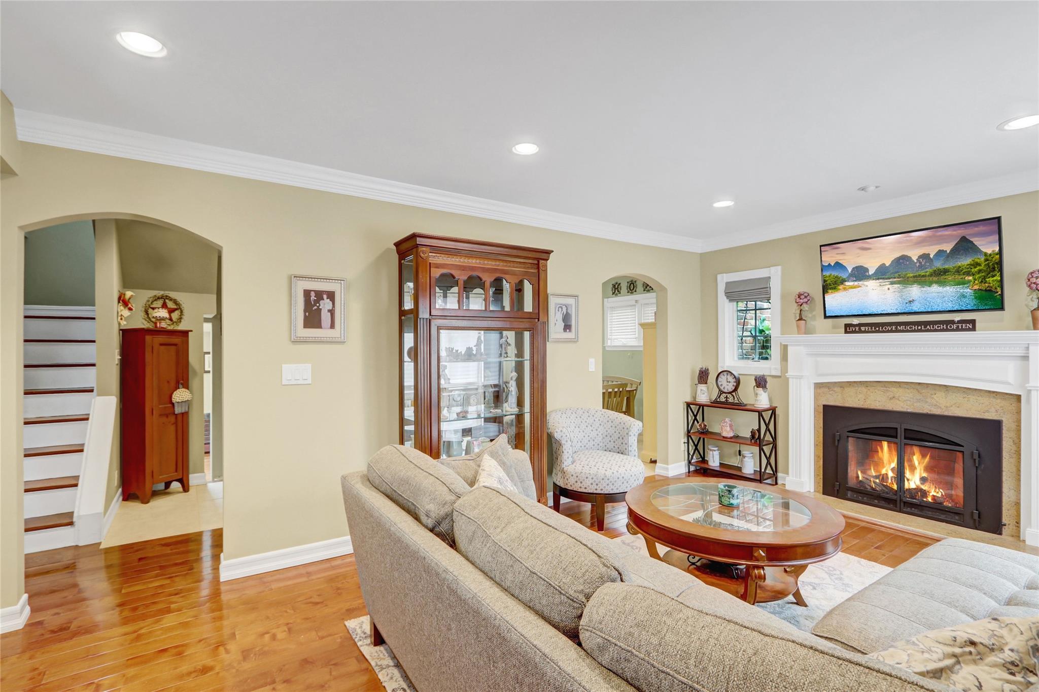 17 Cedar Drive, Farmingdale, New York image 5