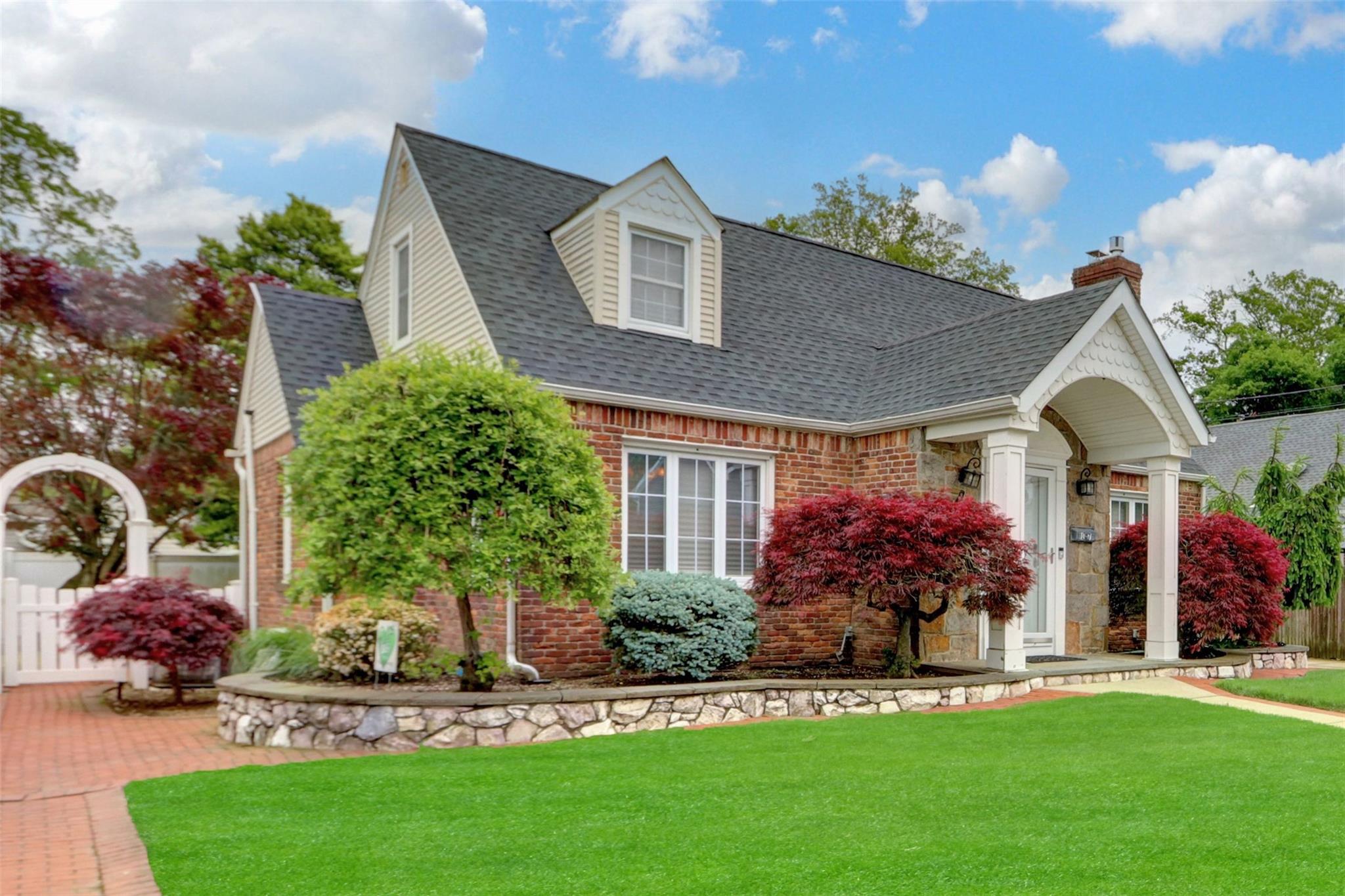 17 Cedar Drive, Farmingdale, New York image 3