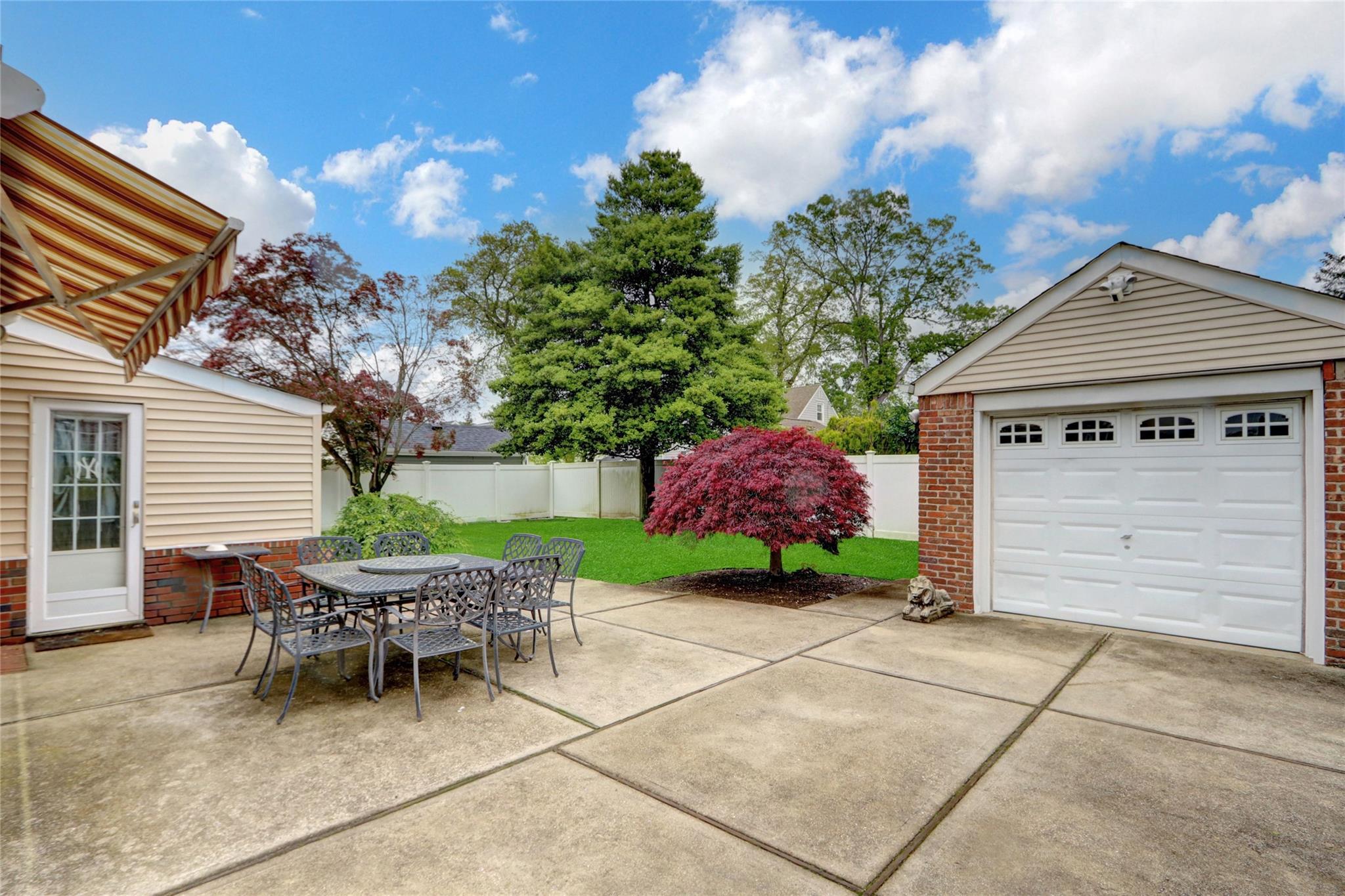 17 Cedar Drive, Farmingdale, New York image 28