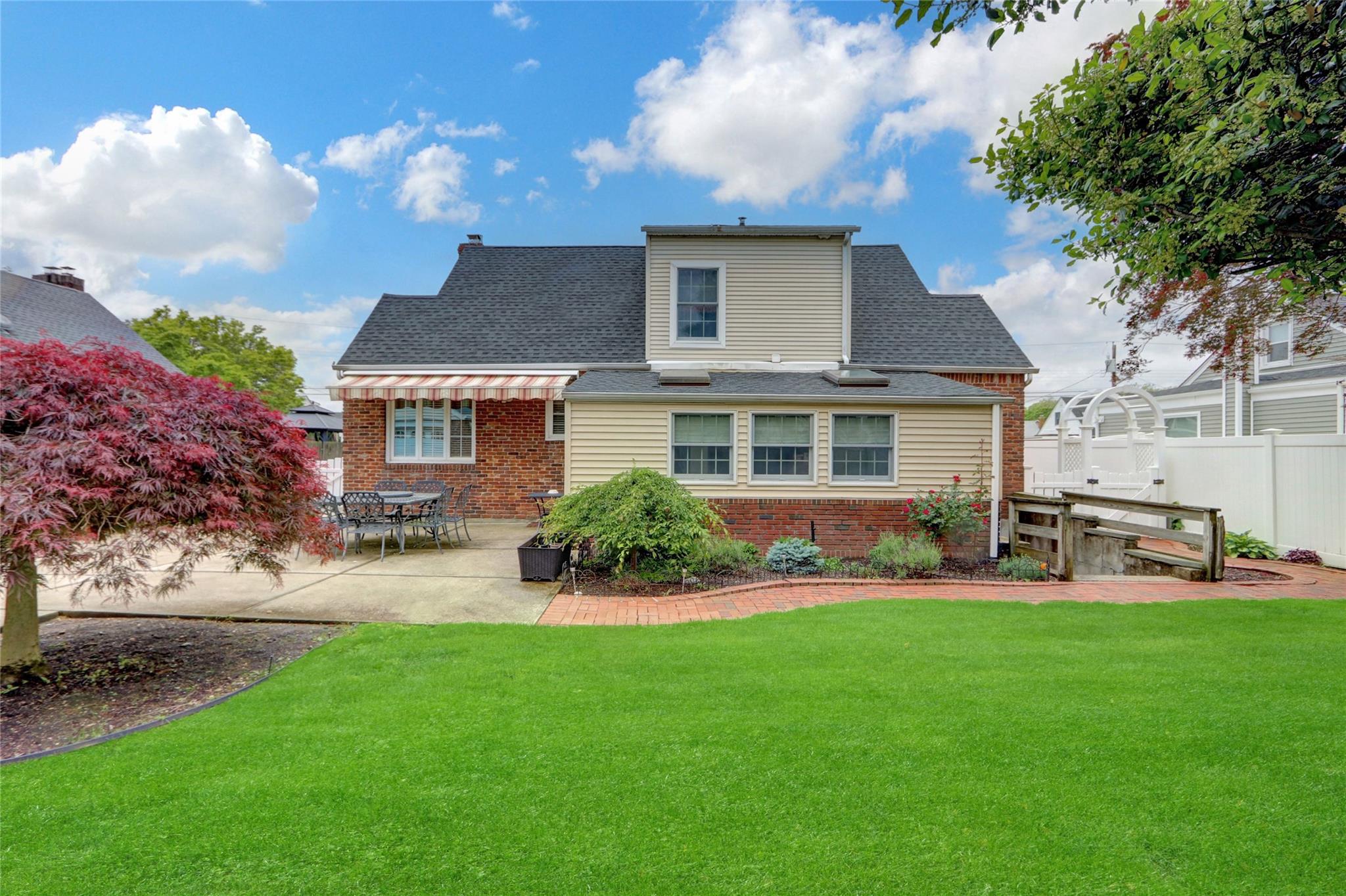 17 Cedar Drive, Farmingdale, New York image 30