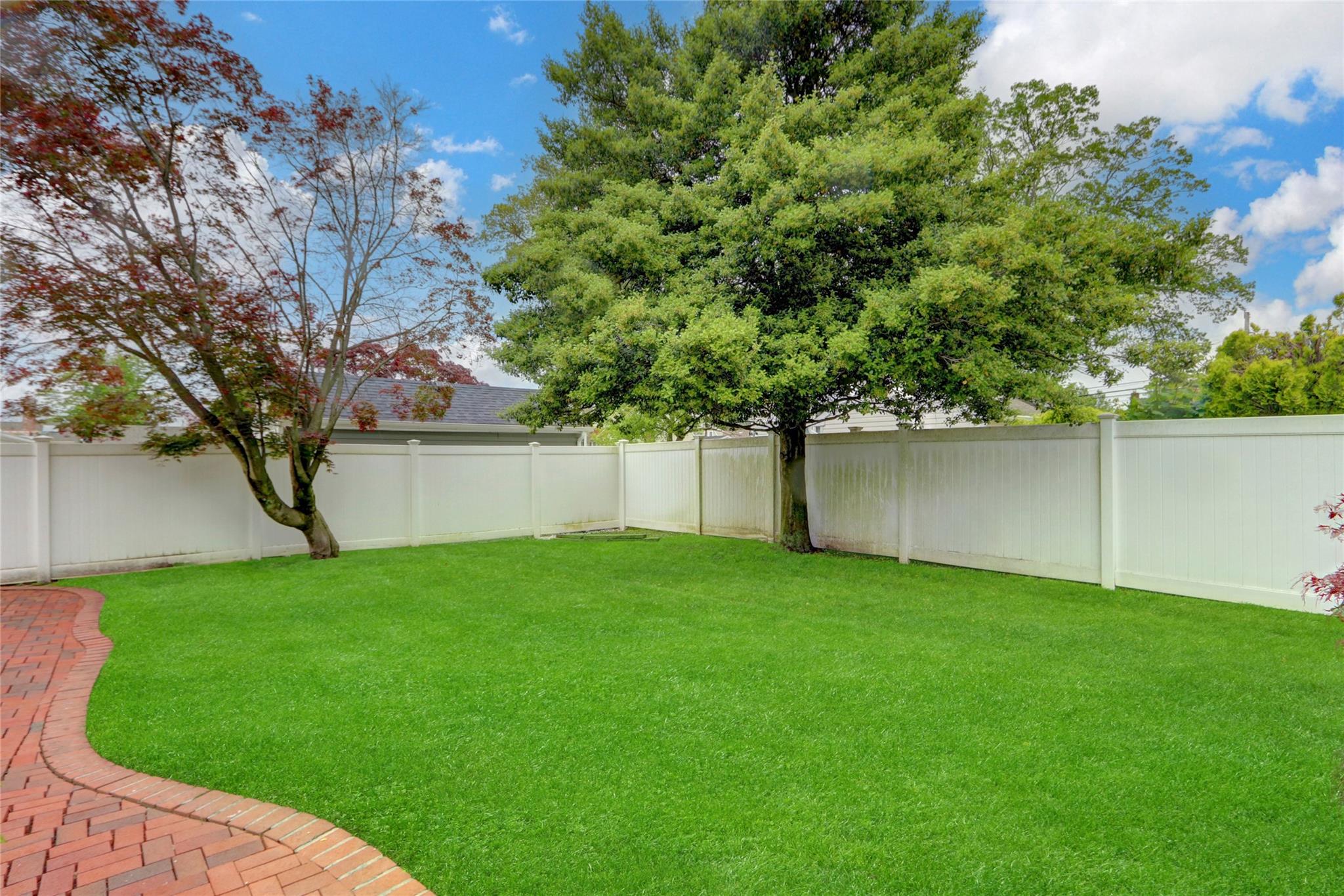 17 Cedar Drive, Farmingdale, New York image 29