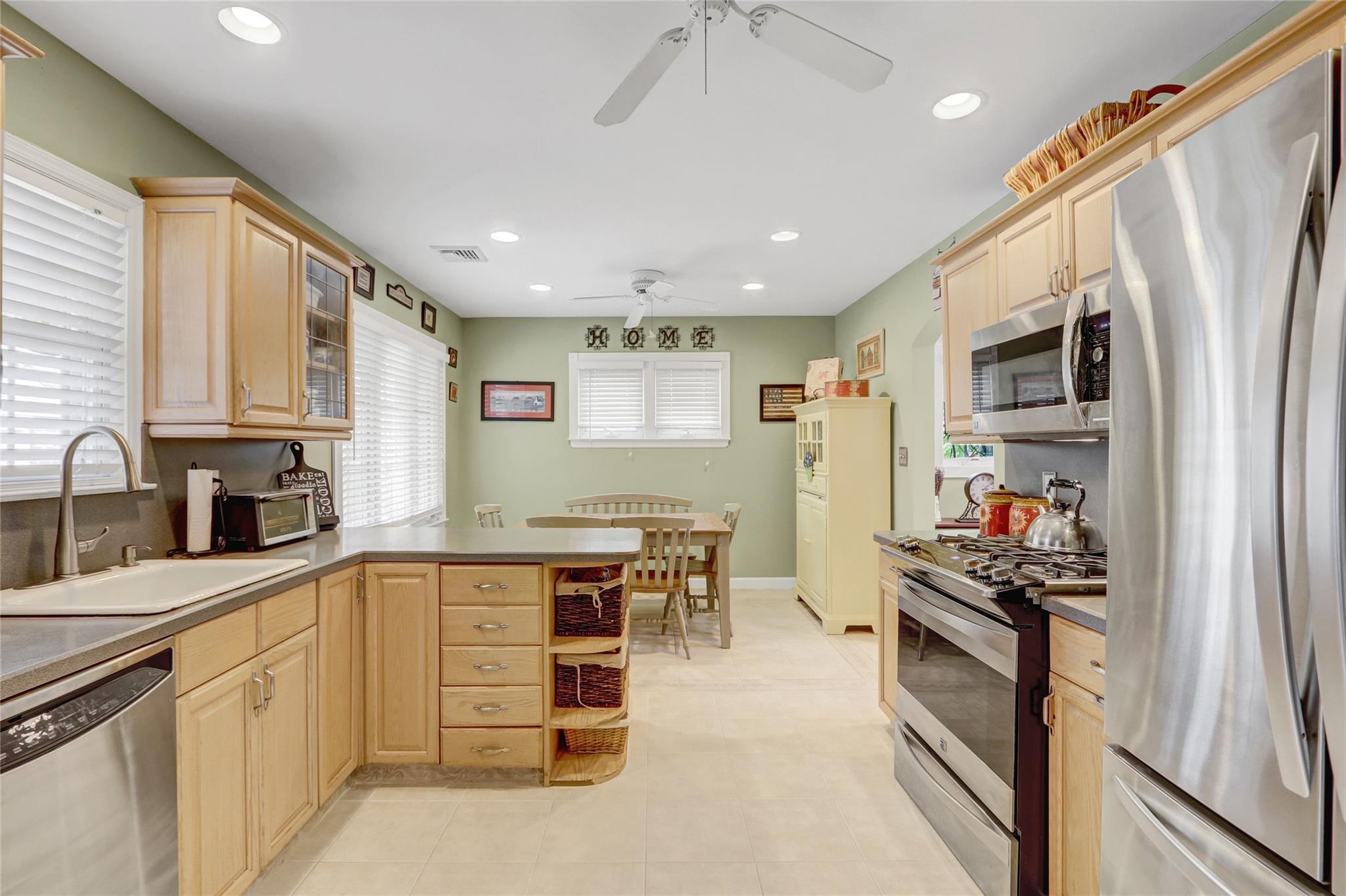 17 Cedar Drive, Farmingdale, New York image 17