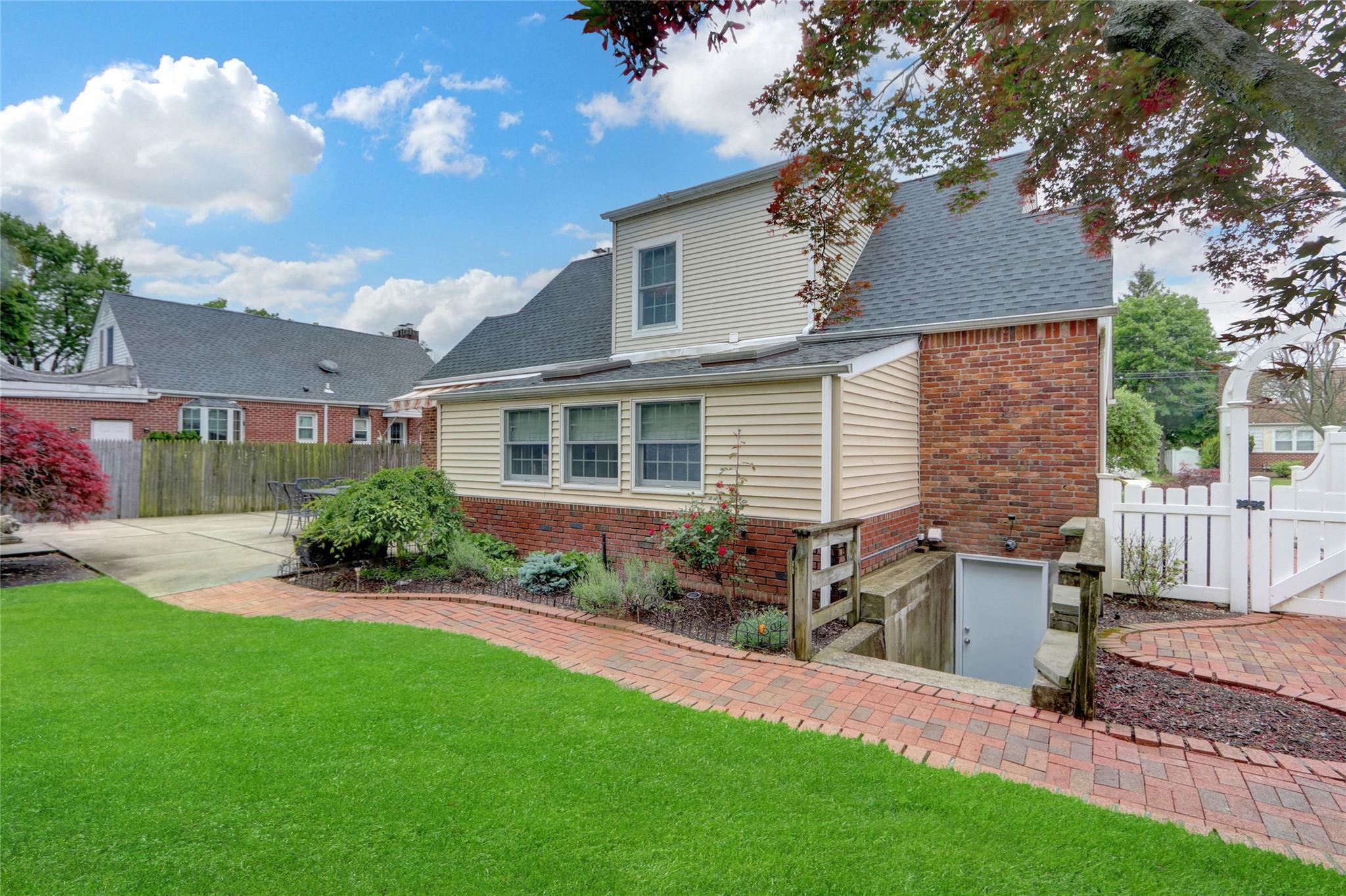 17 Cedar Drive, Farmingdale, New York image 31