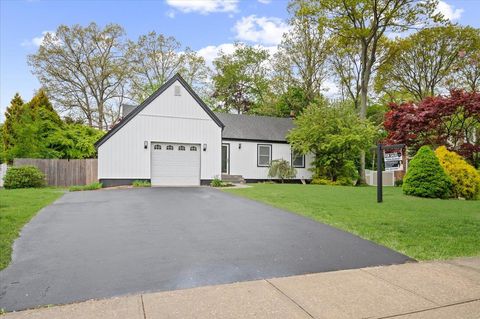 12 Graystone Lane Smithtown NY 11787