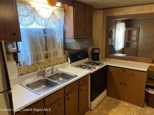 22 Ulster Avenue, Esopus, New York image 6