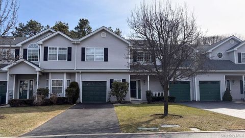 Condo For Sale - 110 Willow Wood Drive<br/> Oakdale, NY 11769