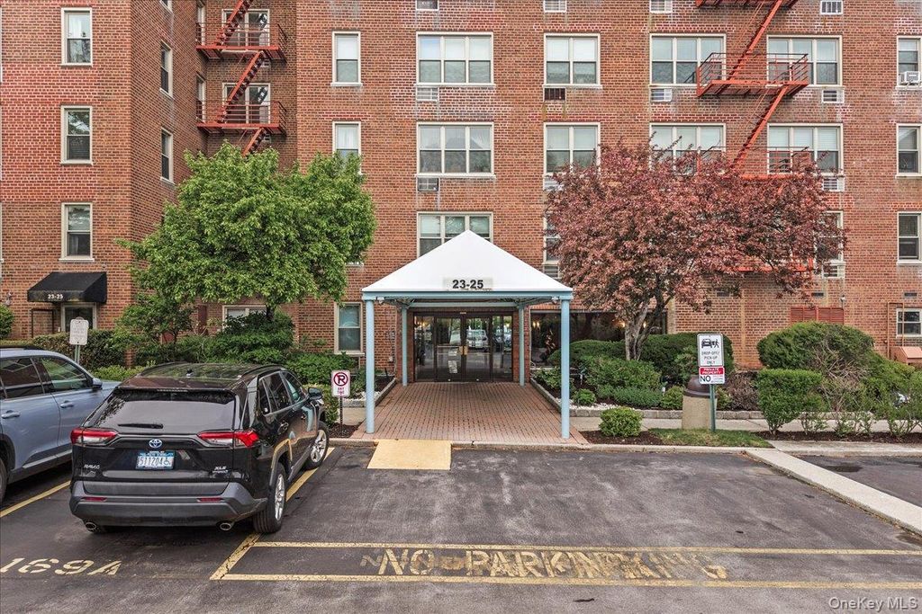 Photo of 23-25 Bell Boulevard Boulevard #2A, Bayside, NY 11360 (MLS # 994217)