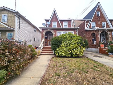 100-15 202nd Street Hollis NY 11423