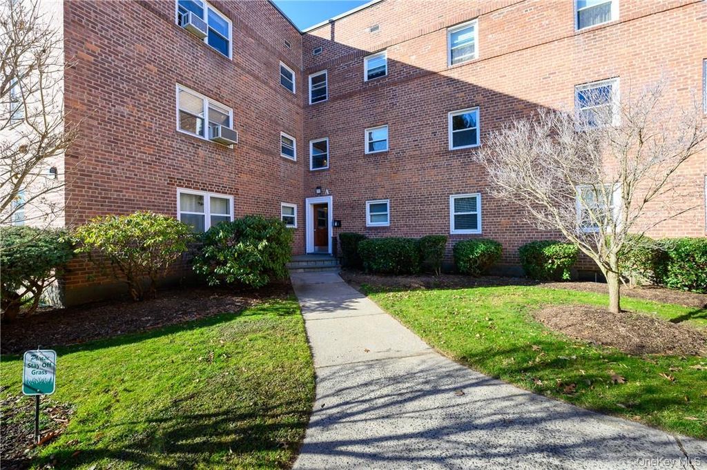Photo of 330 S Broadway #A11, Tarrytown, NY 10591 (MLS # 999662)