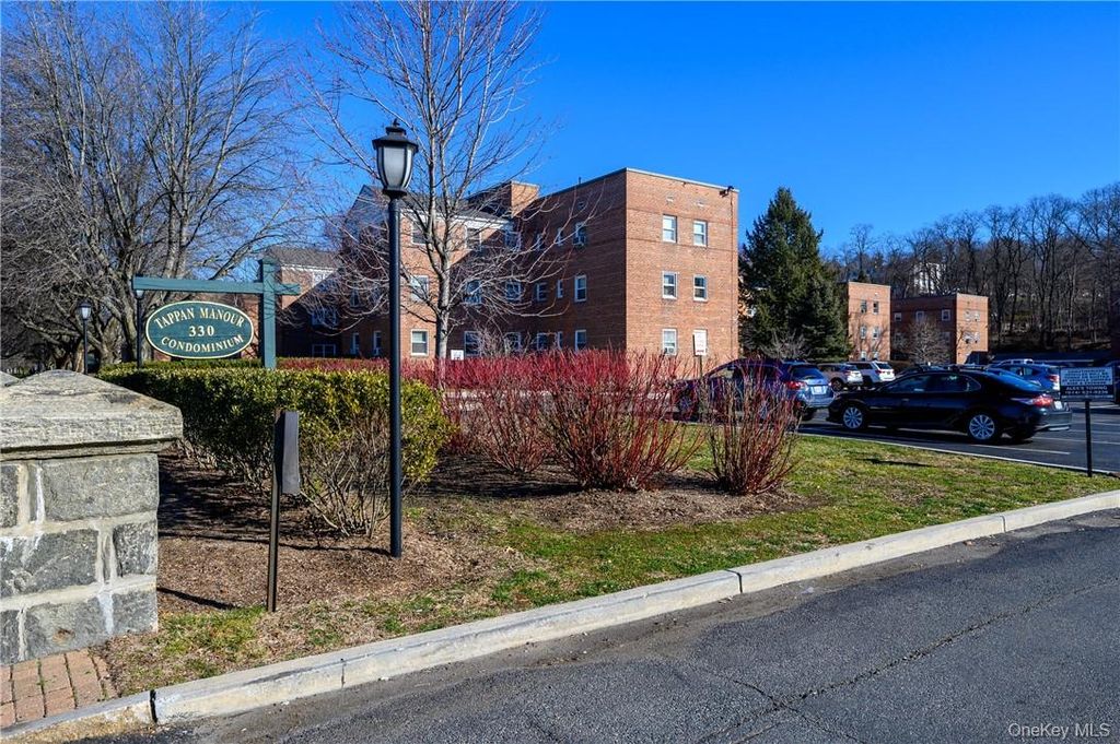 Photo of 330 S Broadway #A11, Tarrytown, NY 10591 (MLS # 999662)