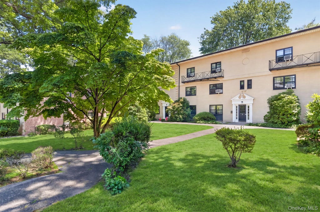 Photo of 6 Manchester Road #2L, Eastchester, NY 10709 (MLS # 1047859)