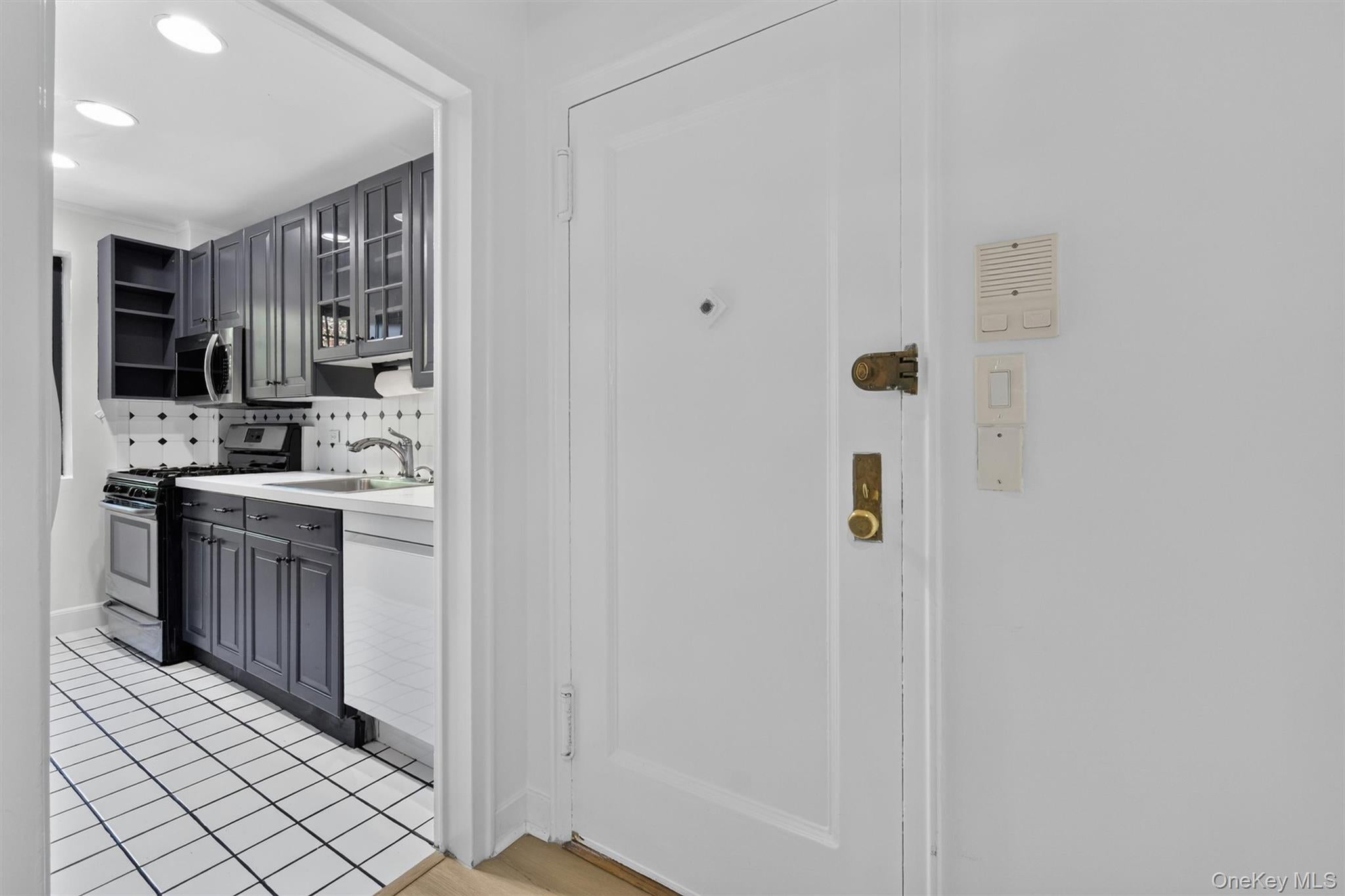6 Manchester Road 2L