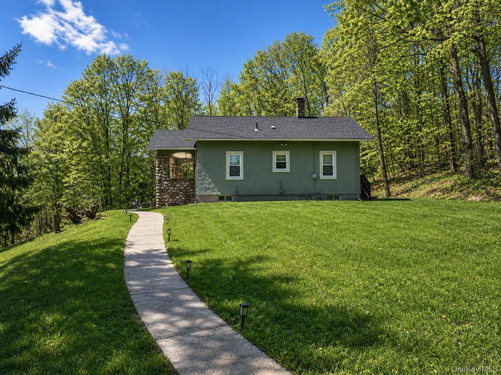 Photo of 33 Horton Road, Bloomingburg, NY 12721 (MLS # 997575)