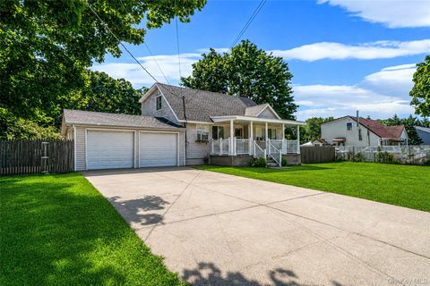 Photo of 1641 E 3rd Avenue, Bay Shore, NY 11706 (MLS # 1029811)