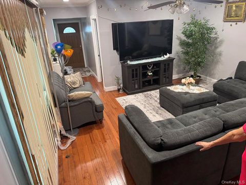 Photo of 120-09 95th Avenue #2nd floor, Richmond Hill, NY 11419 (MLS # 966596)