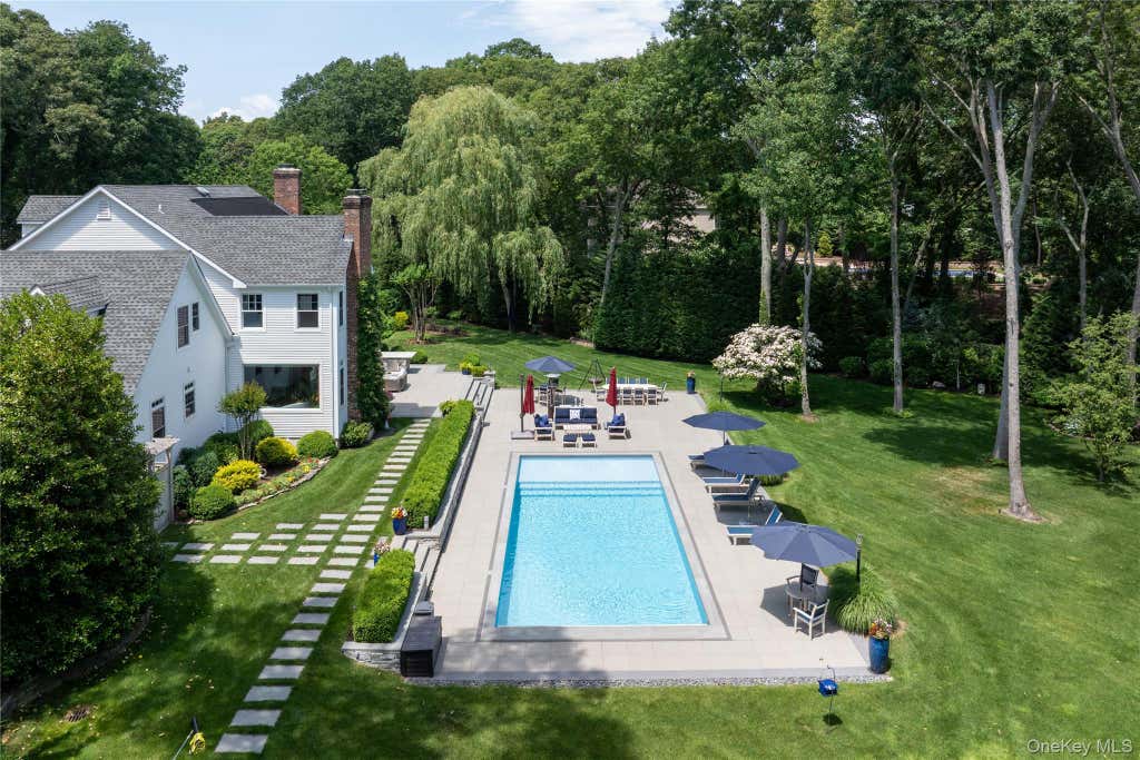 Photo of 77 Mud Road, Setauket, NY 11733 (MLS # 1012651)