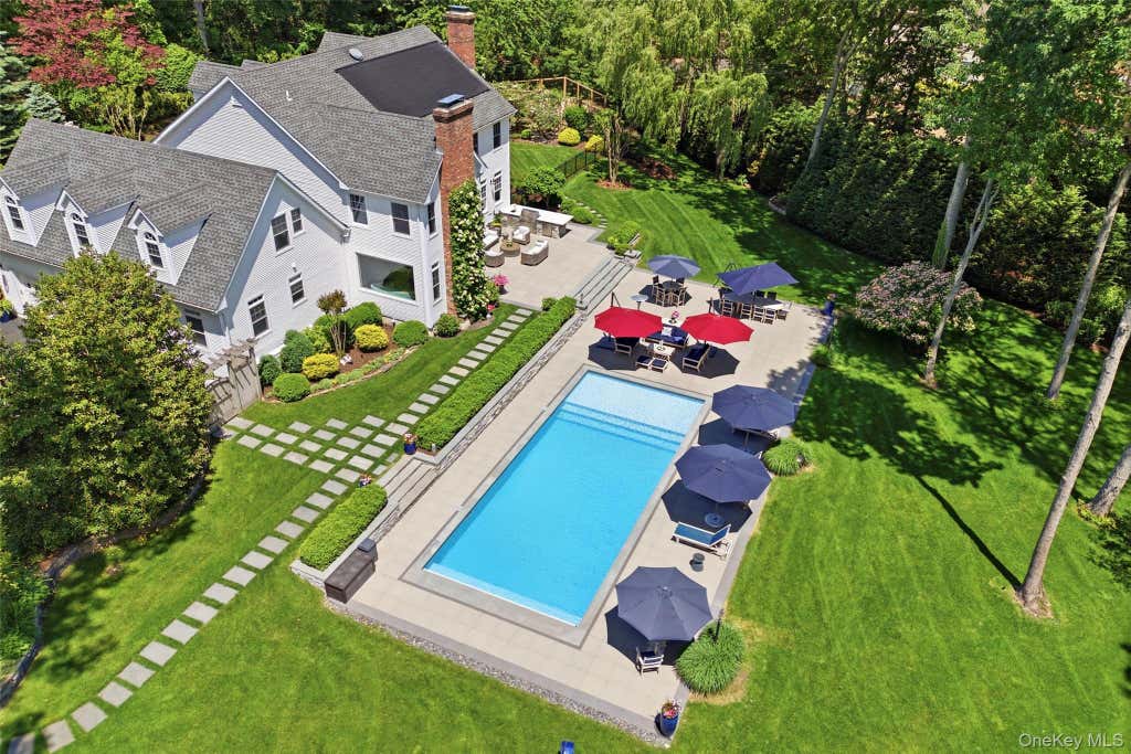 Photo of 77 Mud Road, Setauket, NY 11733 (MLS # 1012651)