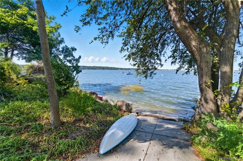 Photo of 419 Centre Island Road, Centre Island, NY 11771 (MLS # 922931)