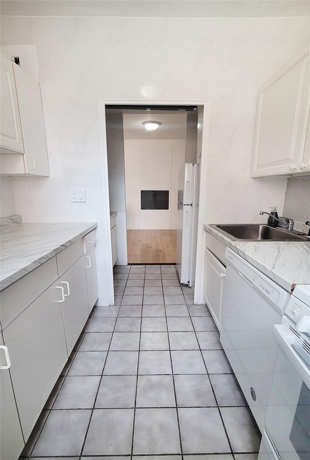 99-52 66rd Rd #3T, Rego Park, New York image 6
