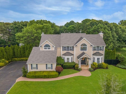 Homes For Sale - 9 Homecoming Place<br/> East Setauket, NY 11733