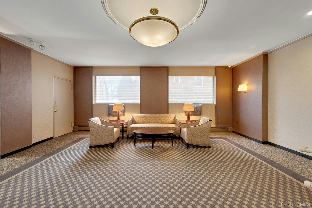 Photo of 100 E Hartsdale Avenue #MiE, Hartsdale, NY 10530 (MLS # 960789)