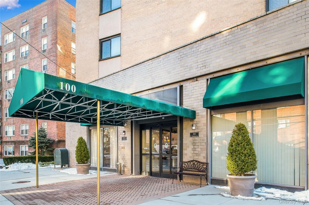 Photo of 100 E Hartsdale Avenue #MiE, Hartsdale, NY 10530 (MLS # 960789)