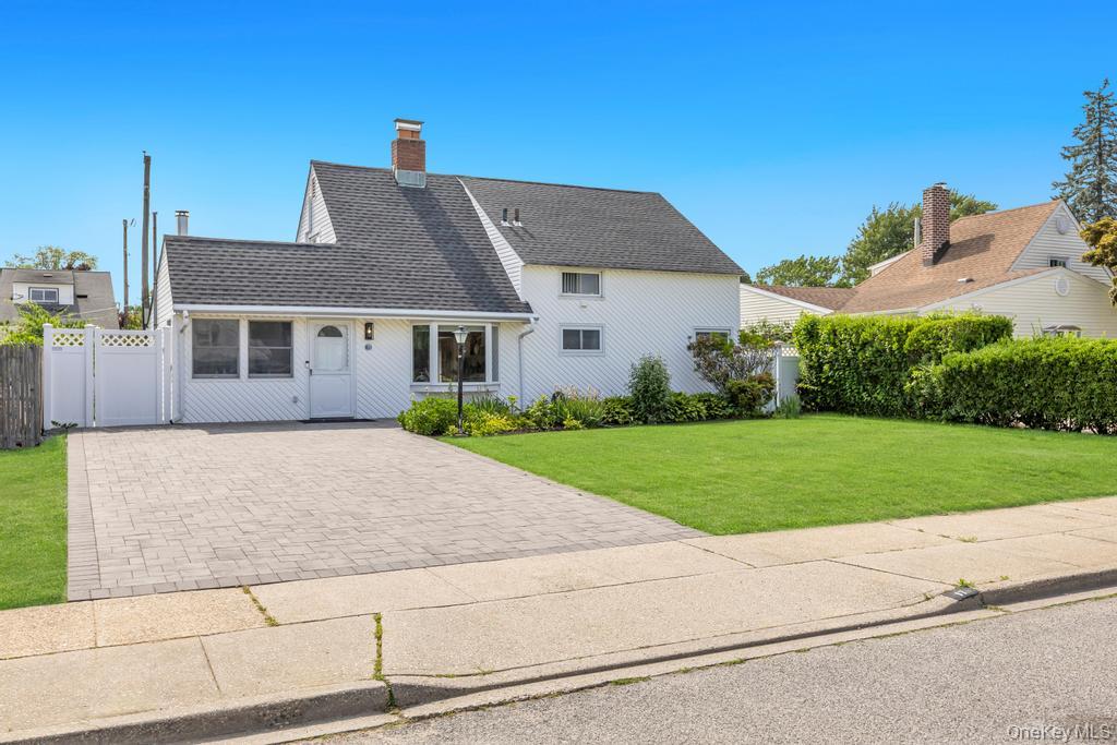 Photo of 17 Skylark Lane, Levittown, NY 11756 (MLS # 1012615)