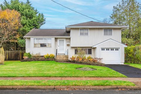 Photo of 2476 Florin Court, Bellmore, NY 11710 (MLS # 938424)