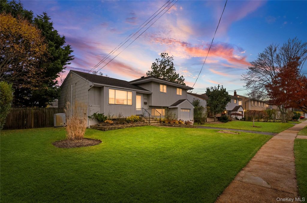 Photo of 2476 Florin Court, Bellmore, NY 11710 (MLS # 938424)